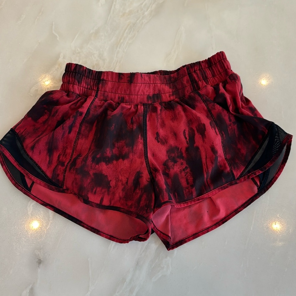 Lululemon- Hotty Hot Low-Rise Lined Shorts 2.5 inch, Size 4 reg